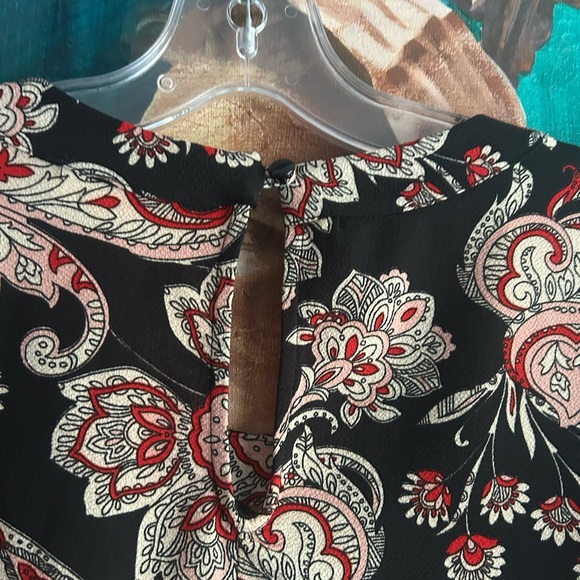 Faith and Joy Black and Red Floral Key Hole Blouse L - Picture 16 of 16